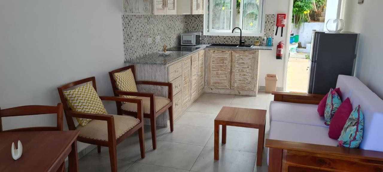 Harmony Self-Catering Apartments Beau Vallon  Exterior photo